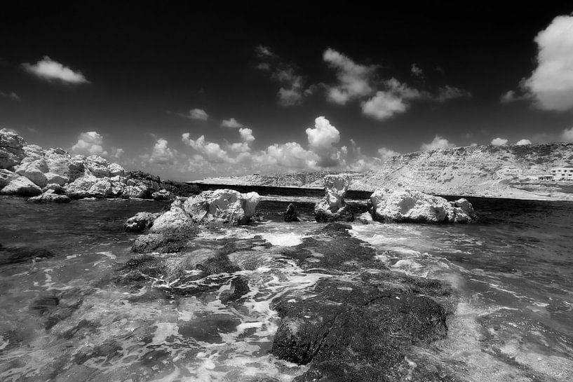 Kust bij Lefkos, Karpathos, Griekenland van Peter Baak