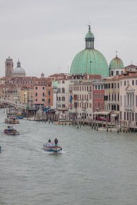 Anciens bâtiments au bord du canal dans le vieux centre de Venise, Italie