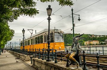 Budapest gele tram van Shorty's adventure