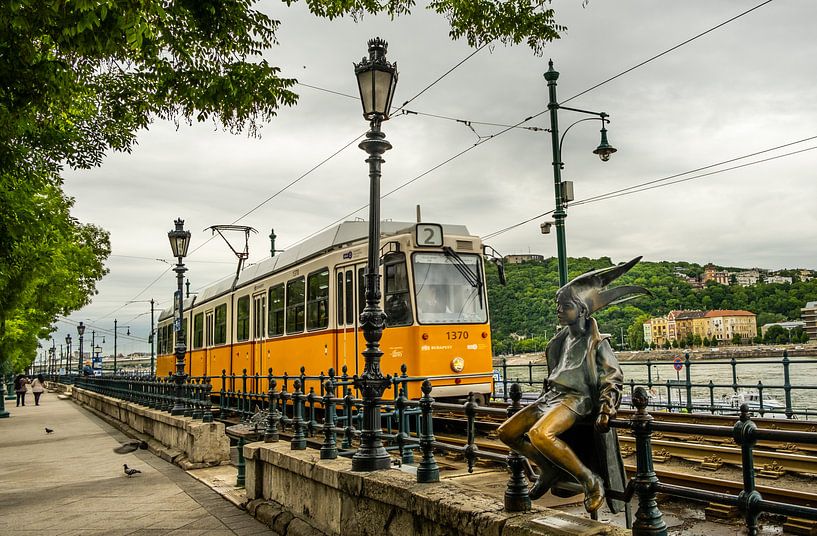 Budapest gele tram van Shorty's adventure