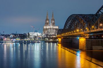 Der Kölner Dom bei Nacht von Rolf Schnepp