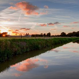 Sunset above Dutch polder sur Marc Vermeulen