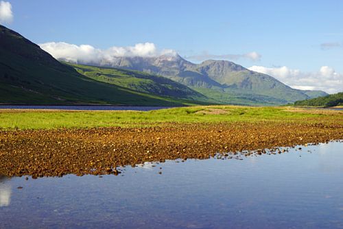 Kleurrijke Glen Etive in Schotland.