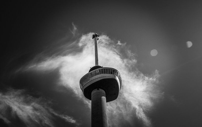 De Euromast van Rotterdam in zwart wit. van Zaankanteropavontuur