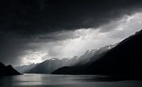 Regenwolken boven fjord van Jesse Meijers thumbnail