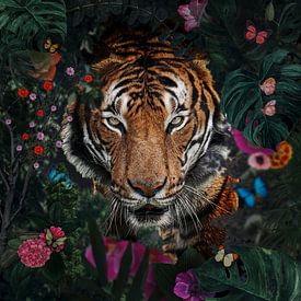 Porträt eines Tigers im Dschungel zwischen Blumen und Schmetterlingen von John van den Heuvel