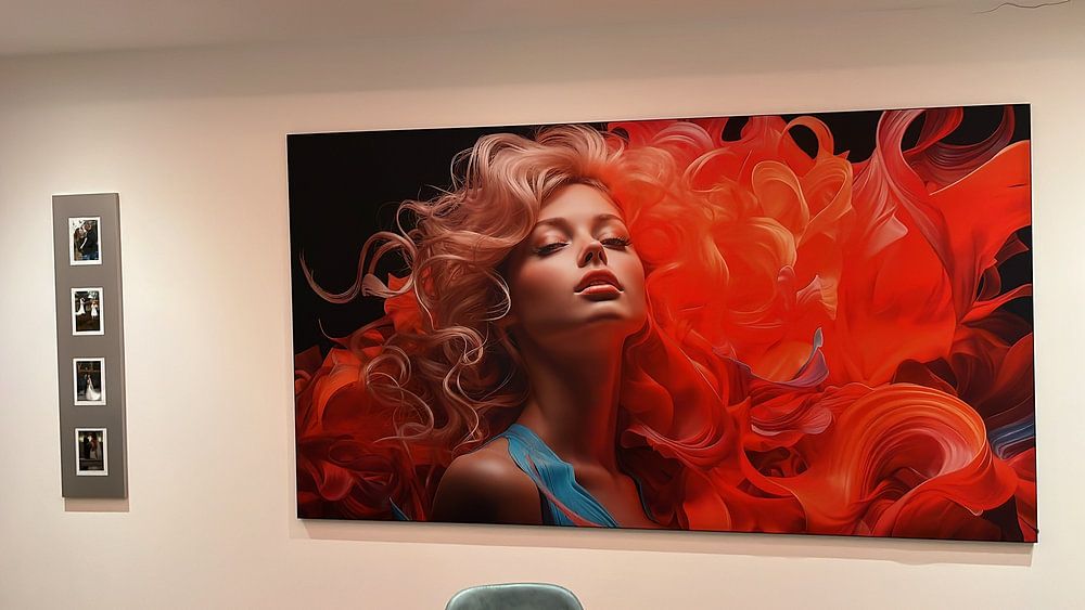 Porträt einer Frau mit Make-up und bunten blonden Haaren von Animaflora PicsStock