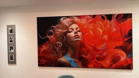 Porträt einer Frau mit Make-up und bunten blonden Haaren