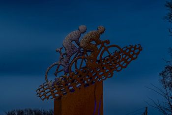 Elsloo in de avond in de winter met sneeuw