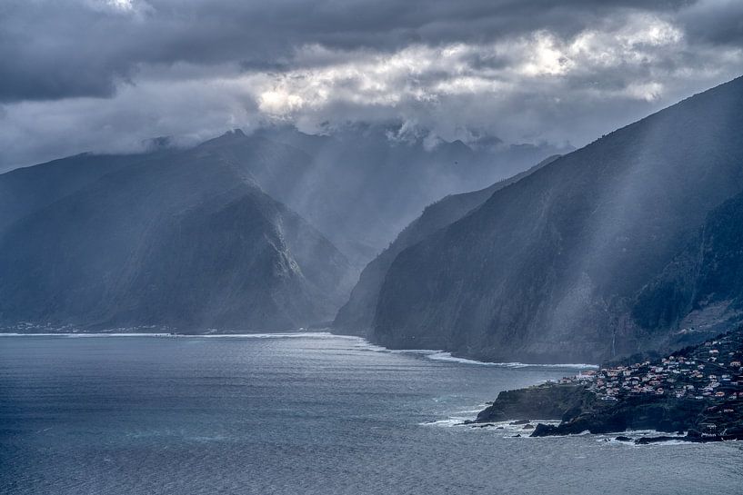 De kustlijn van Madeira. van Peter Korevaar