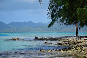 Small motu between Ra'iātea and Taha'a