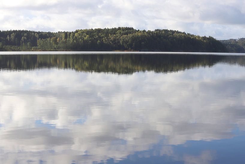 Wolken im Wasser by Heike Hultsch