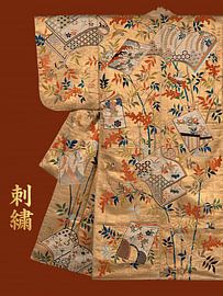 Kimono japonais doré : costume de Nô (Nuihaku) avec sur Studio Pieternel