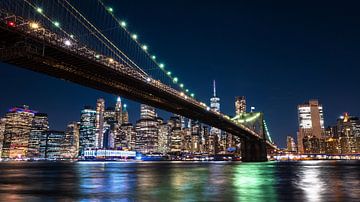 Een blik op New York City en de Brooklyn Bridge van Koen Hoekemeijer