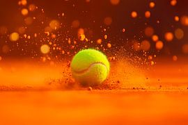 Tennisball auf Sandplatz in Aktion von Poster Art Shop