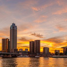 Skyline Rotterdam tijdens zonsondergang van RH Fotografie