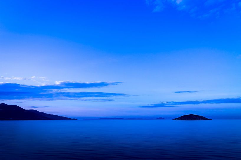 Blue Mood Ocean by Thomas Froemmel
