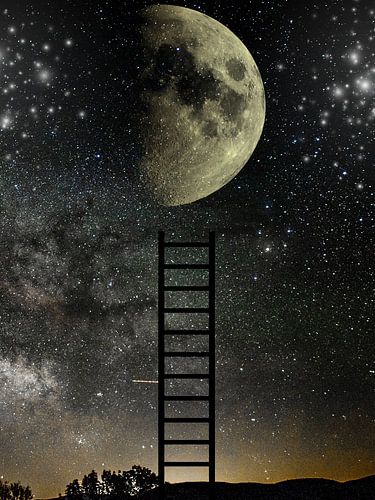 Surreale Leiter, die in den sternenklaren Nachthimmel zum Mond reicht