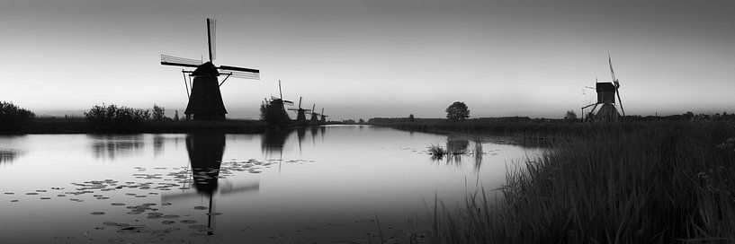 Moulins à vent aux Pays-Bas en noir et blanc . par Manfred Voss, Photographie Noir et Blanc