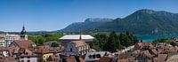 Annecy (Frankrijk) met het meer in de verte