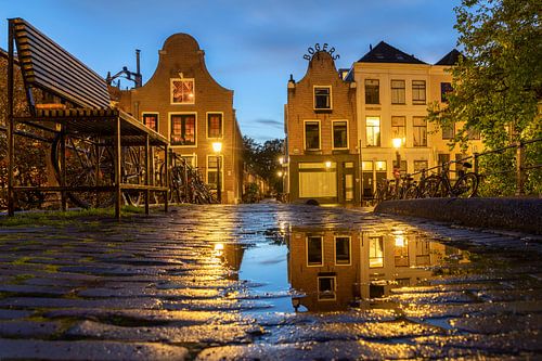 Avondsfeer in Utrecht spiegeling in de Vollersbrug