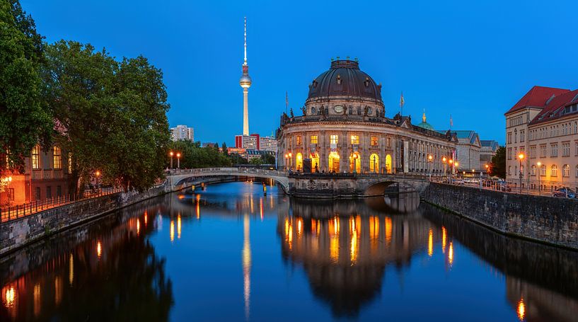 The Bode Museum on Spree river. by Yevgen Belich