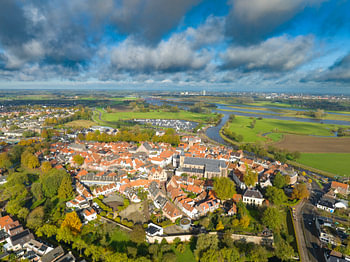 Luchtfoto van Hattem tijdens een mooie herfstdag