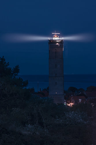 Brandaris bei Nacht – der Leuchtturm wacht über West-Terschelling von Elianne van Turennout