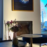 Kundenfoto: "Royal Respect II" Stilleben mit Delfste-Vase und Rotkehlchen von Sander Van Laar, auf leinwand