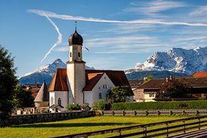 Pfarrkirche St. Jacob Wallgau vor Alpenpanorama Bayern