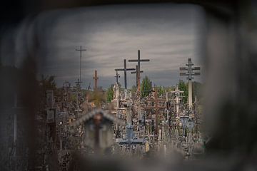 Kruisheuvel in Litouwen van Robert Ruidl