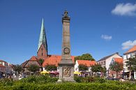 Marktplatz mit Stadtkirche St. Michaelis und Obelisk, Eutin, Sch von Torsten Krüger Miniaturansicht
