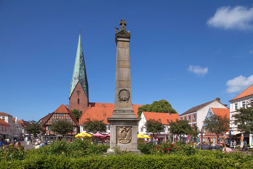 Marktplatz mit Stadtkirche St. Michaelis und Obelisk, Eutin, Sch von Torsten Krüger