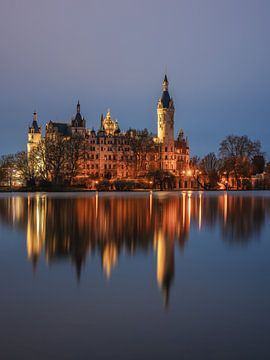 Schweriner Schloss bei Nacht von Robin Oelschlegel