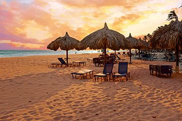 Zonsondergang op Druif beach op Aruba op de Nederlandse Antillen van Eye on You