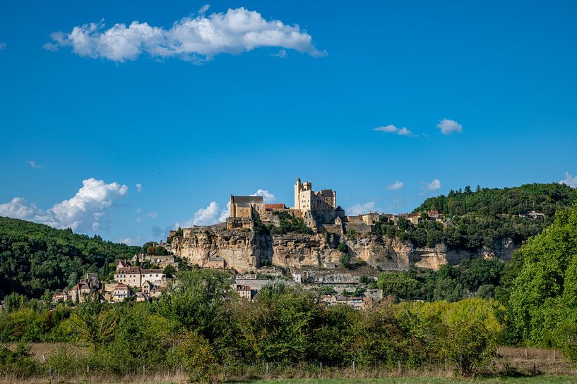 the rocks of beynac in france with the castle by ChrisWillemsen