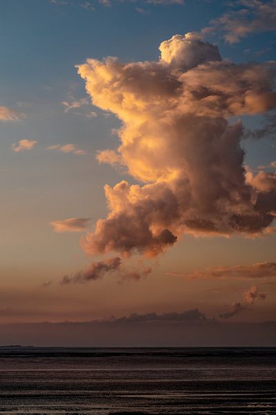 Abendwolken über dem Wattenmeer von Thomas Riess