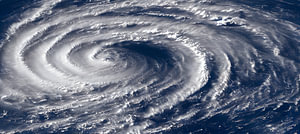 Panorama Satellitenaufnahme eines Hurrikan aus dem Weltall Illustration