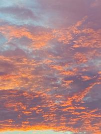 Roter Wolkenhimmel über Mahndorf von Holy Heaven