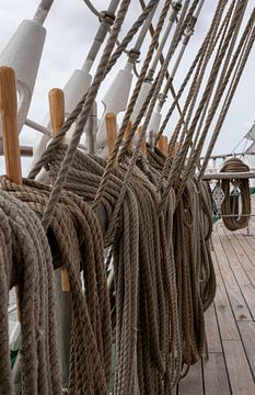 Scheepstouwen aan boord van Michel Knikker