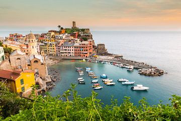 Cinque Terre im Wasser von Damien Franscoise