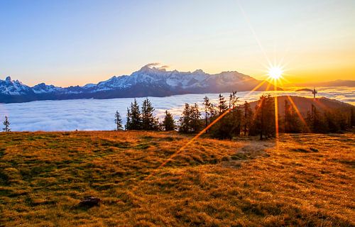Lever de soleil et couverture de brouillard sur la vallée de l'Enns