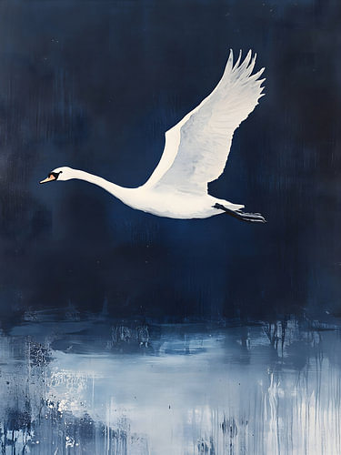 Anmutiger weißer Schwan im Flug