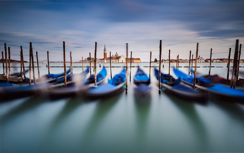 Gondeln in Venedig von Arnaud Bertrande