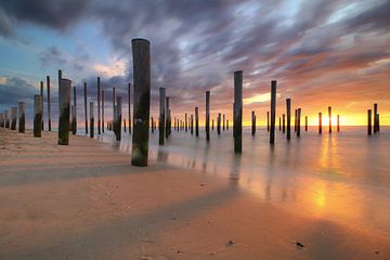 strand met palen van FotoBob