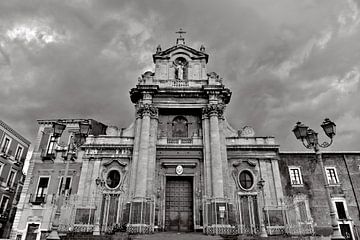 Basilika Wallfahrtskirche Maria SS. Annunziata al Carmine - monochrom von Silva Wischeropp