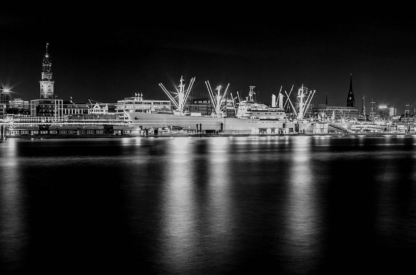 Hamburg skyline by Frank Herrmann