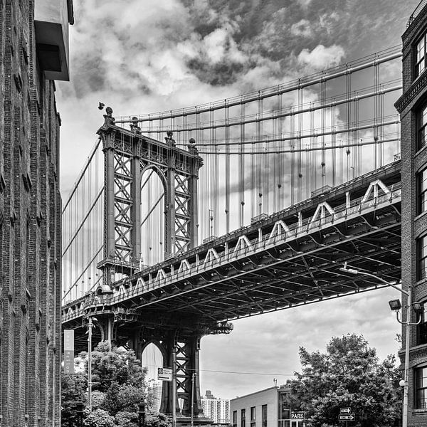 Brooklyn Bridge schwarz und weiß von Anouschka Hendriks