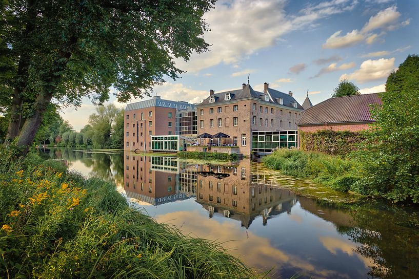 Tegelen Chateau Holtmule rijksmonument en Hotel in  noord Limburg van Twan van den Hombergh