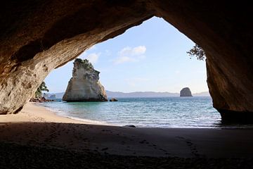 Te Whanganui-A-Hei (Cathedral Cove) by Nicolette Suijkerbuijk